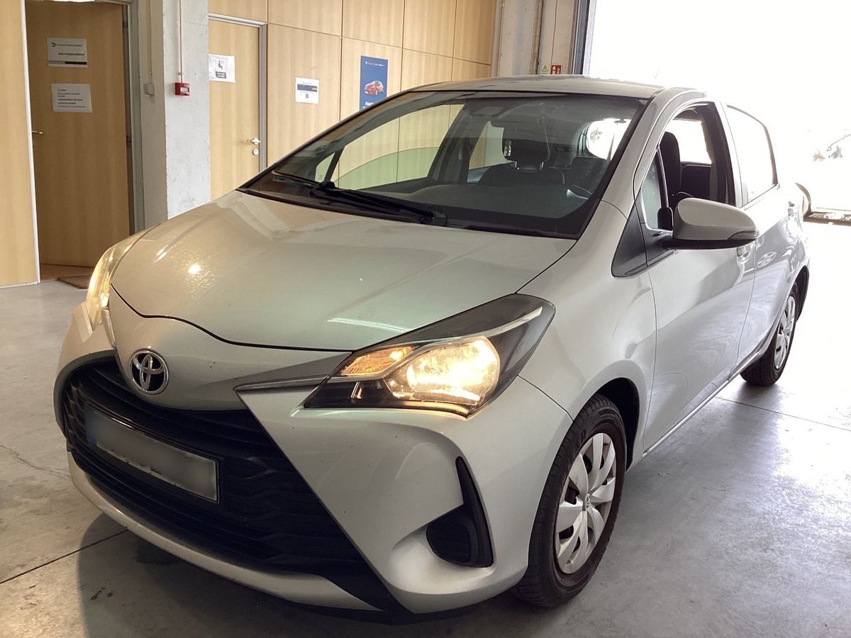 Toyota Yaris 2018 — photo 1