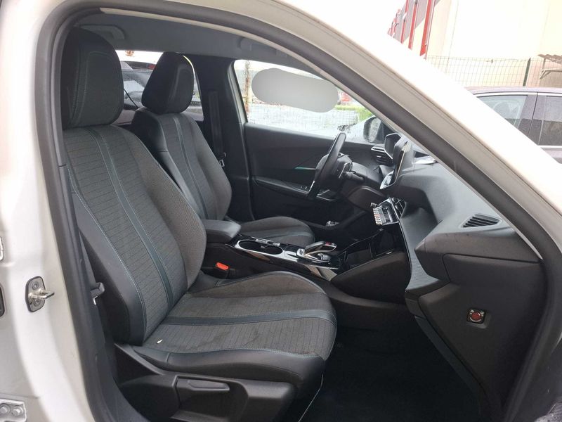 Peugeot 2008 1.5 Blue-HDi Allure Pack — zdjęcie 10