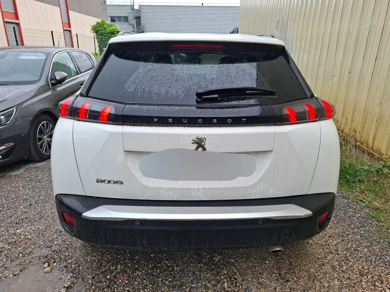 Peugeot 2008 1.5 Blue-HDi Allure Pack — zdjęcie 4