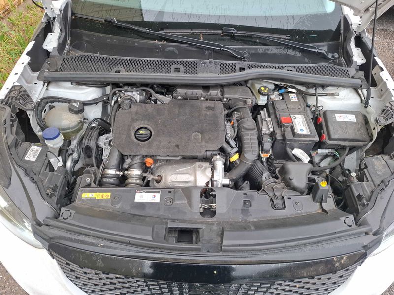 Peugeot 2008 1.5 Blue-HDi Allure Pack — zdjęcie 8