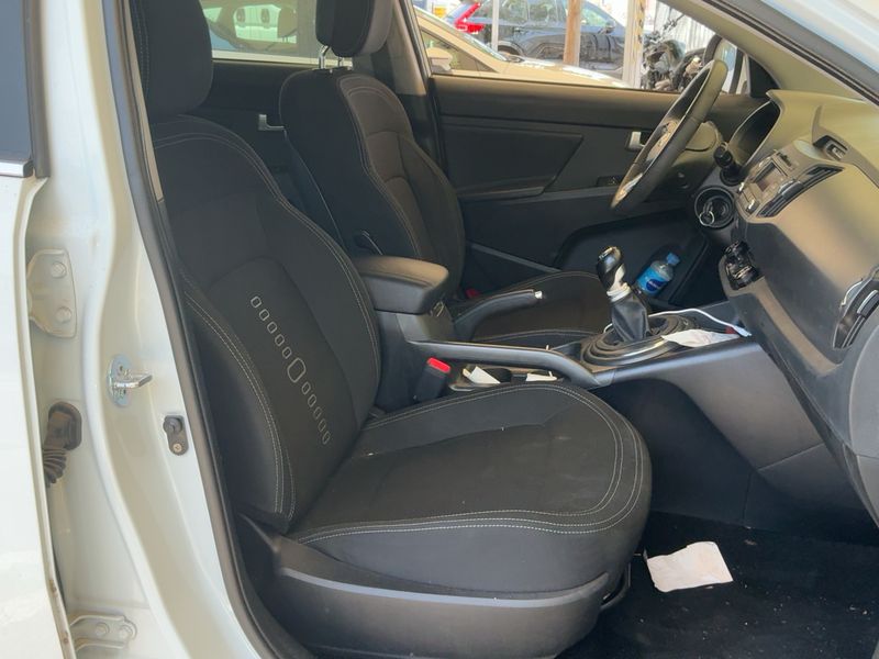 Kia Sportage 1.7 CRDi Drive 4x2 2012 – снимка 16