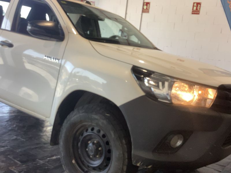 Toyota Hilux 2.4 D-4D Double Cab GX 4x4 — zdjęcie 8