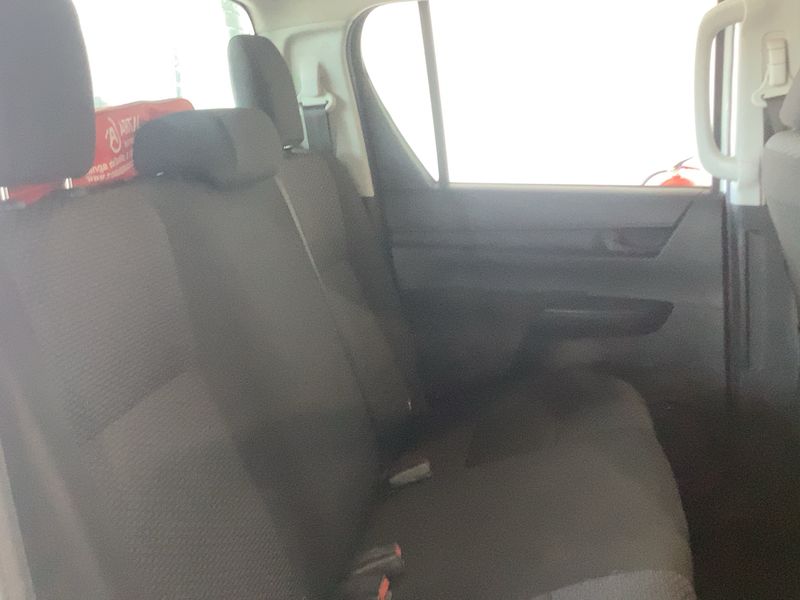 Toyota Hilux 2.4 D-4D Double Cab GX 4x4 — zdjęcie 14
