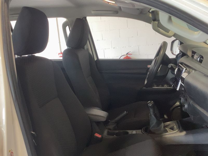 Toyota Hilux 2.4 D-4D Double Cab GX 4x4 — zdjęcie 11