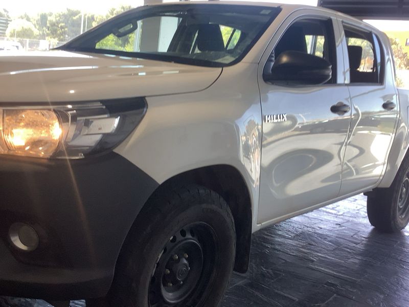 Toyota Hilux 2.4 D-4D Double Cab GX 4x4 — zdjęcie 2
