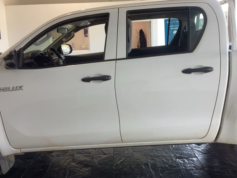 Toyota Hilux 2.4 D-4D Double Cab GX 4x4 — zdjęcie 4