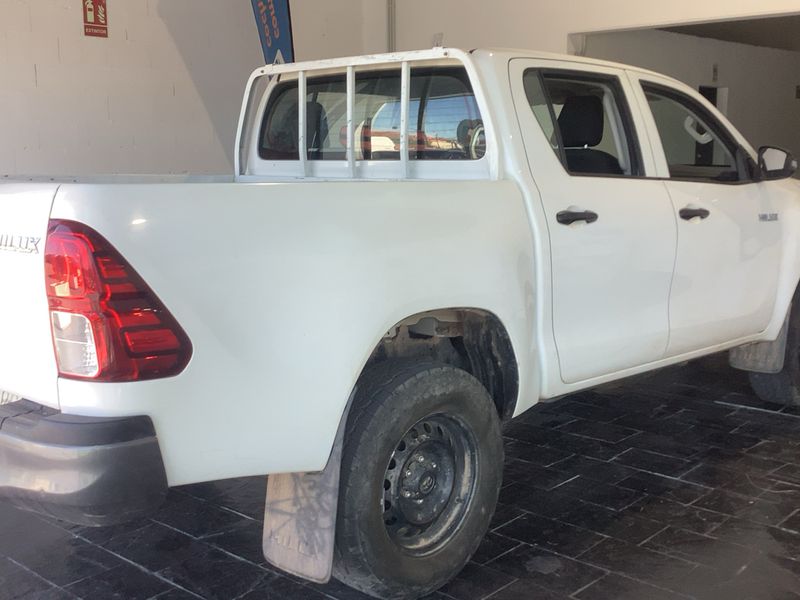 Toyota Hilux 2.4 D-4D Double Cab GX 4x4 — zdjęcie 6
