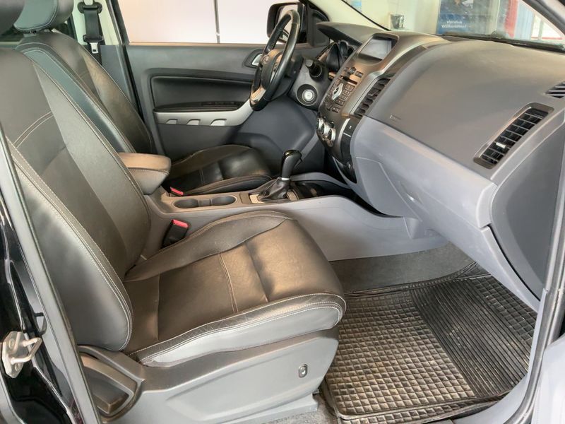 Ford Ranger 2.2 TDCi Doppelkabine Limited 4x4 — zdjęcie 11