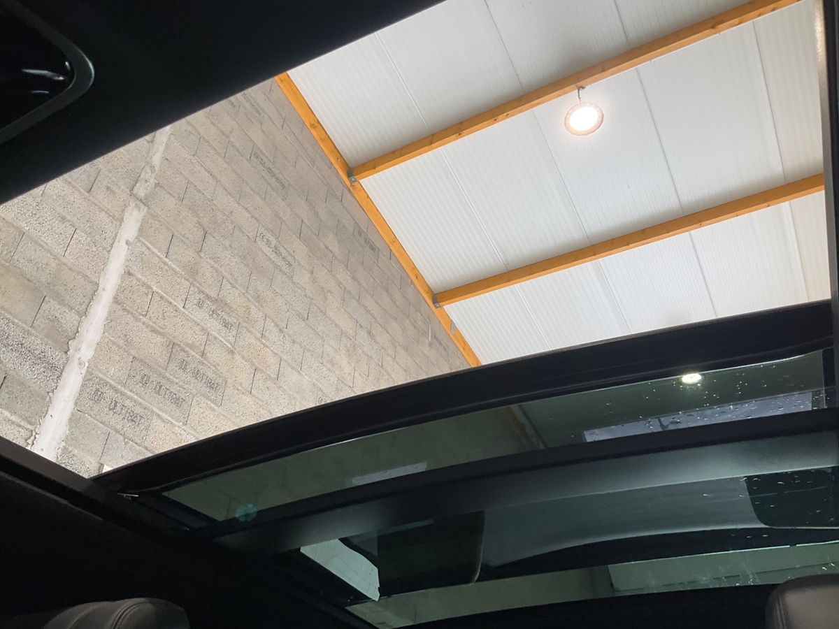 Land Rover 2018 — photo 38