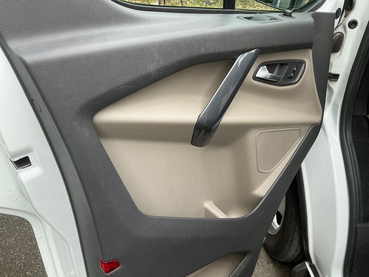 Ford Tourneo 2017 — photo 31