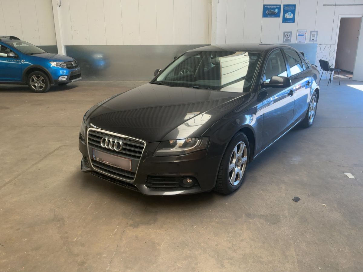 Audi A4 2011 — photo 1