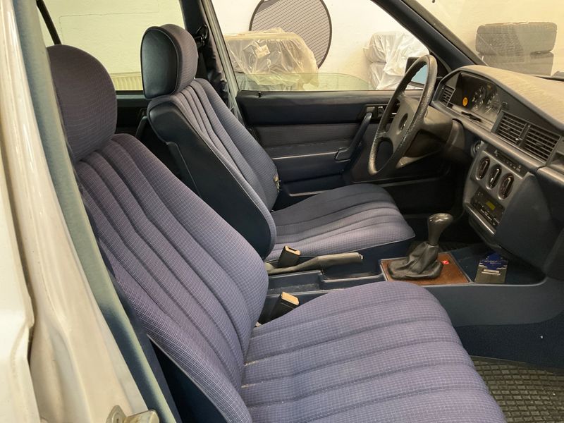 Mercedes-Benz 190/190 E E 190 — zdjęcie 3
