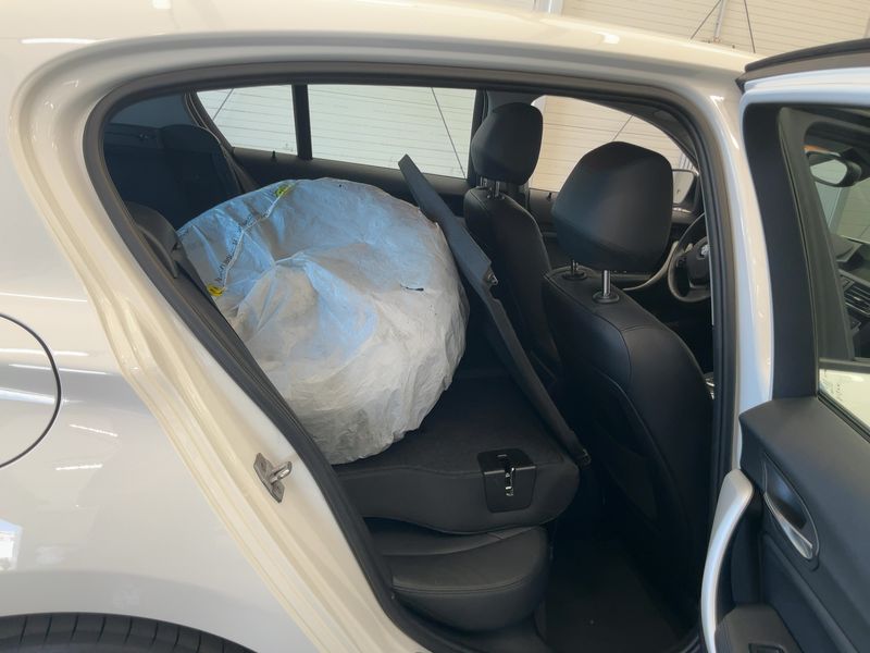 BMW 1er 118d xDrive Advantage 2015 – снимка 20