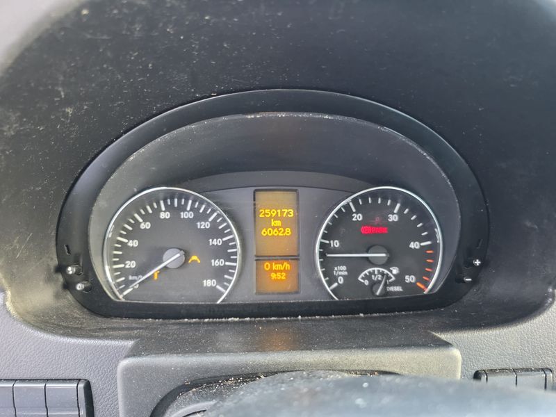 Mercedes-Benz Sprinter 419 CDI — zdjęcie 12