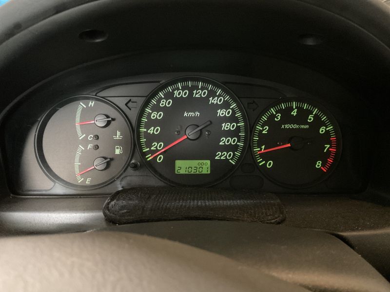 Mazda 323 1.5 F — zdjęcie 4
