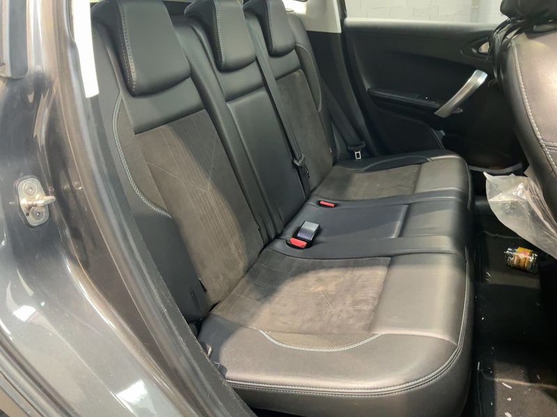 Peugeot 2008 1.6 Blue-HDi Crossway 2018 – снимка 19