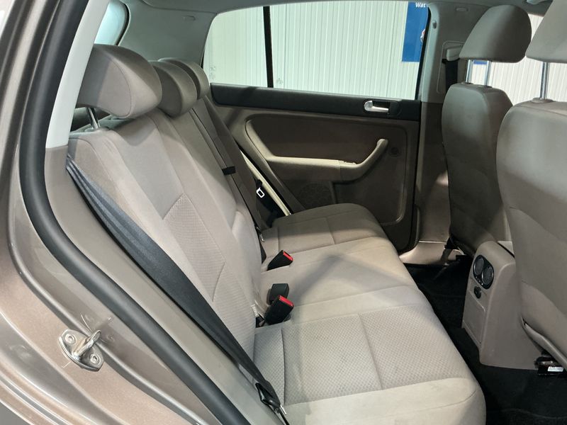 Volkswagen Golf VI Plus 1.6 TDI Trendline BlueMotion Tech 2011 – снимка 19