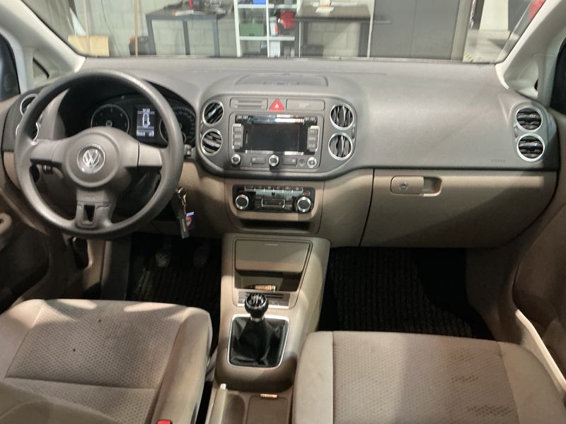 Volkswagen Golf VI Plus 1.6 TDI Trendline BlueMotion Tech 2011 – снимка 17