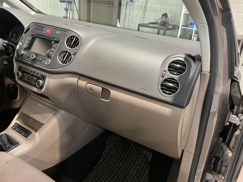 Volkswagen Golf VI Plus 1.6 TDI Trendline BlueMotion Tech 2011 – снимка 29