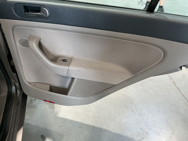 Volkswagen Golf VI Plus 1.6 TDI Trendline BlueMotion Tech 2011 – снимка 34