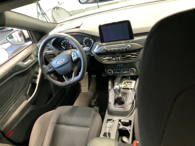Ford Focus 1.5 EcoBoost ST-Line — zdjęcie 12