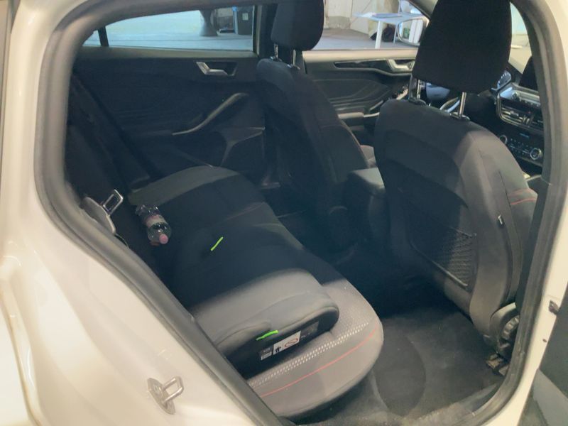 Ford Focus 1.5 EcoBoost ST-Line — zdjęcie 14