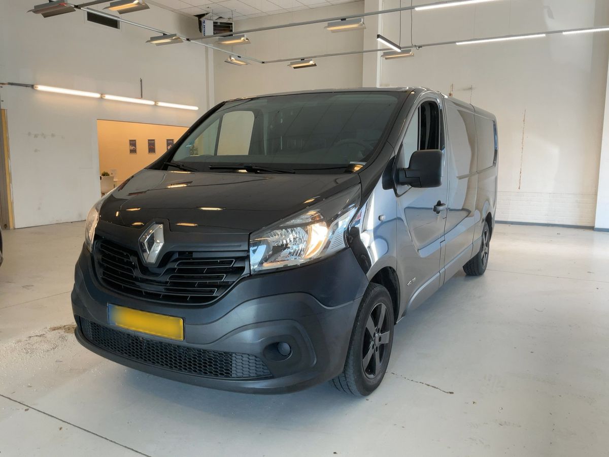 Renault Trafic 2015 — photo 1