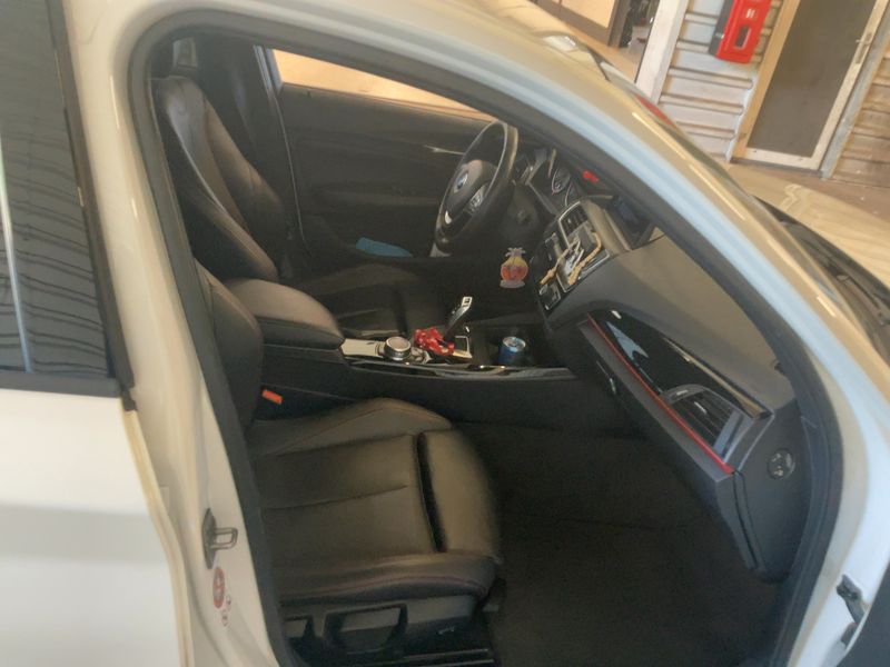 BMW 1er 118i Sport Line 2016 – снимка 16