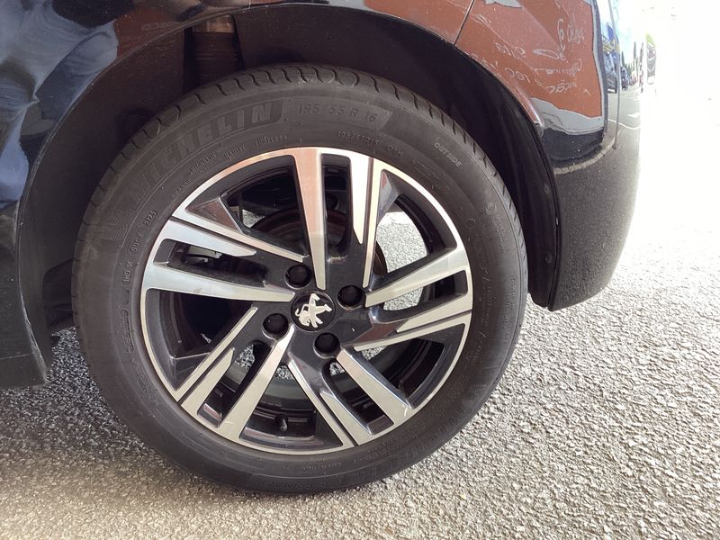 Peugeot 208 1.2 PureTech Active Pack 2023 – снимка 5