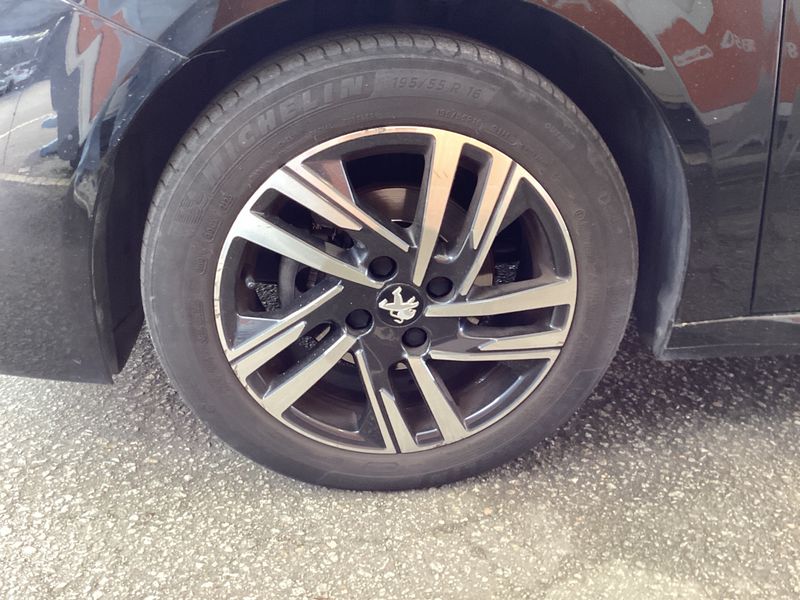 Peugeot 208 1.2 PureTech Active Pack 2023 – снимка 3