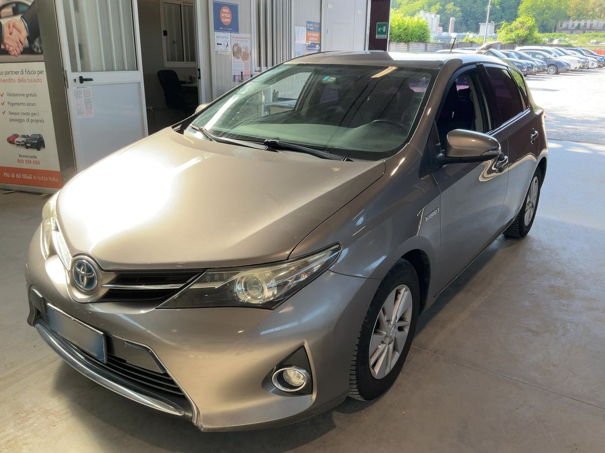 Toyota Auris 2013 — photo 1