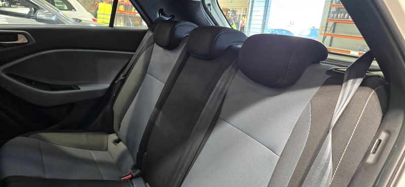 Hyundai i20 1.2 Classic — zdjęcie 14