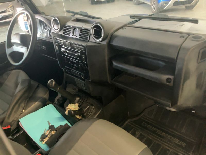Land Rover Defender 2.2 Td4 90 E Station Wagon — zdjęcie 12