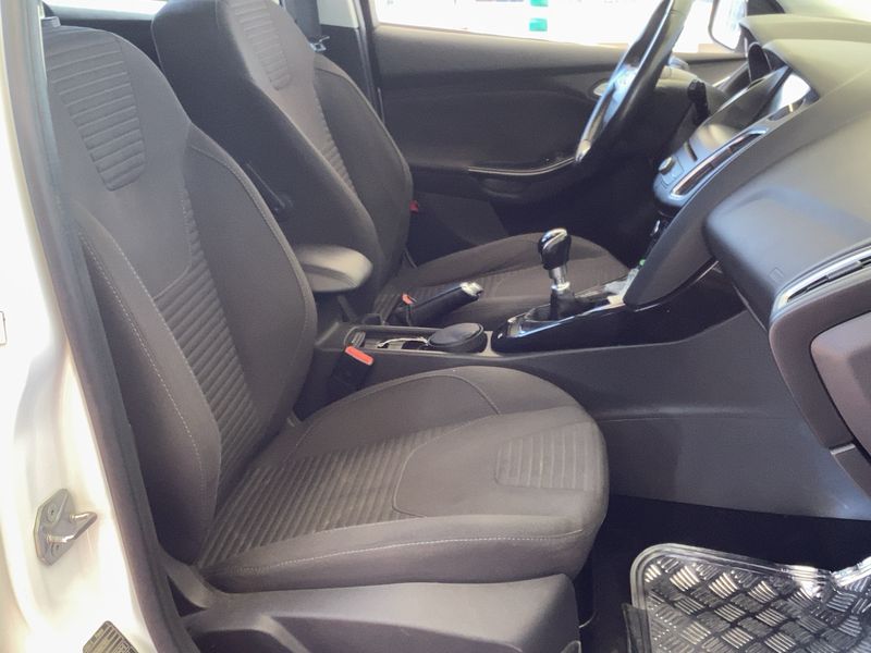 Ford Focus 1.0 EcoBoost Titanium 2015 – снимка 16