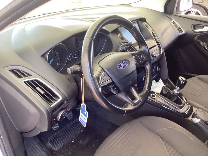 Ford Focus 1.0 EcoBoost Titanium 2015 – снимка 23