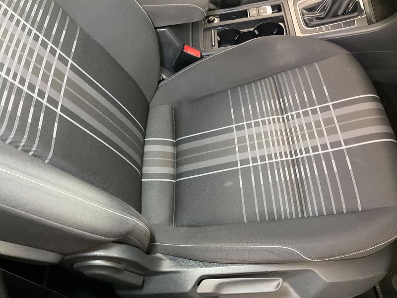 Volkswagen Golf VII 1.6 TDI Lounge BlueMotion Tech 2015 – снимка 27