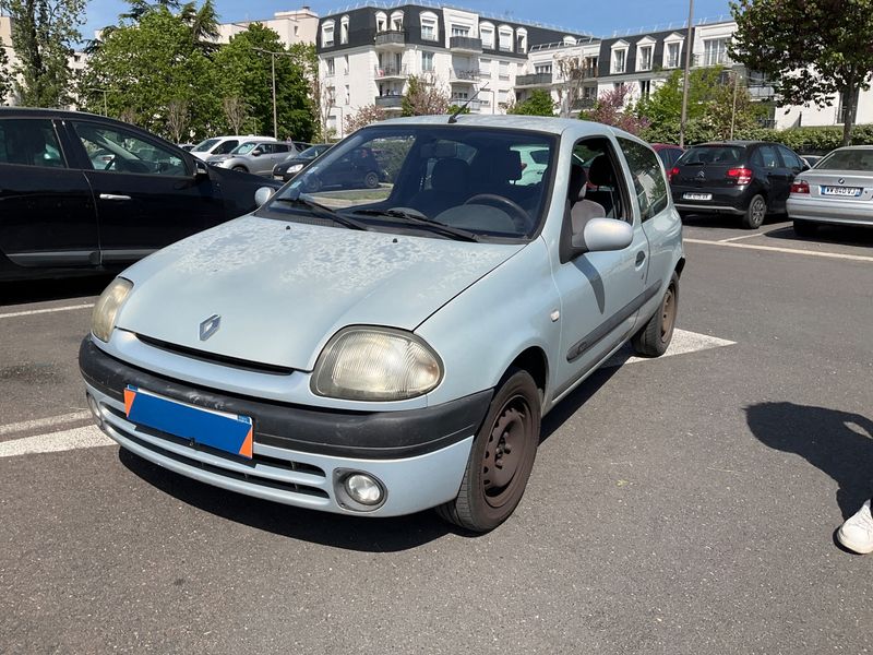 Renault Clio 1.6 RXE — zdjęcie 1