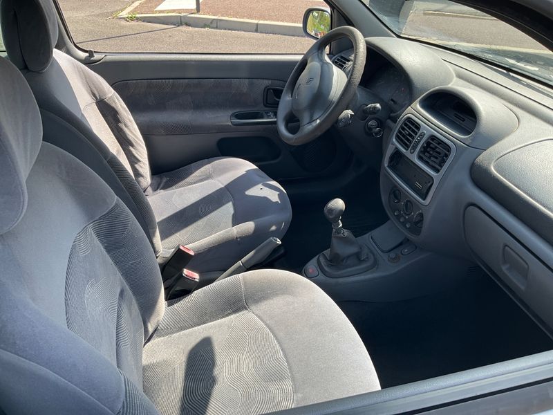 Renault Clio 1.6 RXE — zdjęcie 3