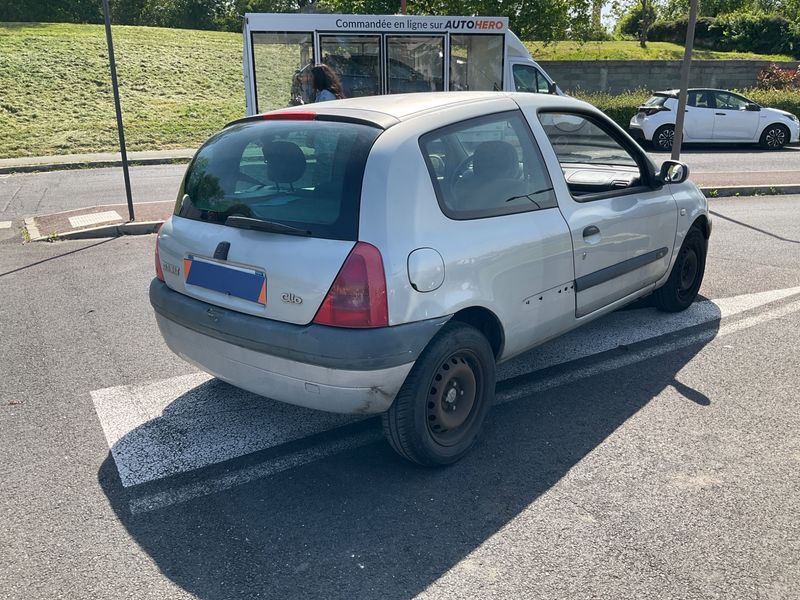 Renault Clio 1.6 RXE — zdjęcie 2