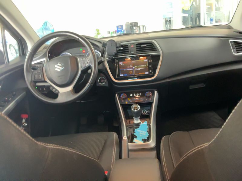 Suzuki SX4 1.4 BoosterJet Comfort — zdjęcie 12