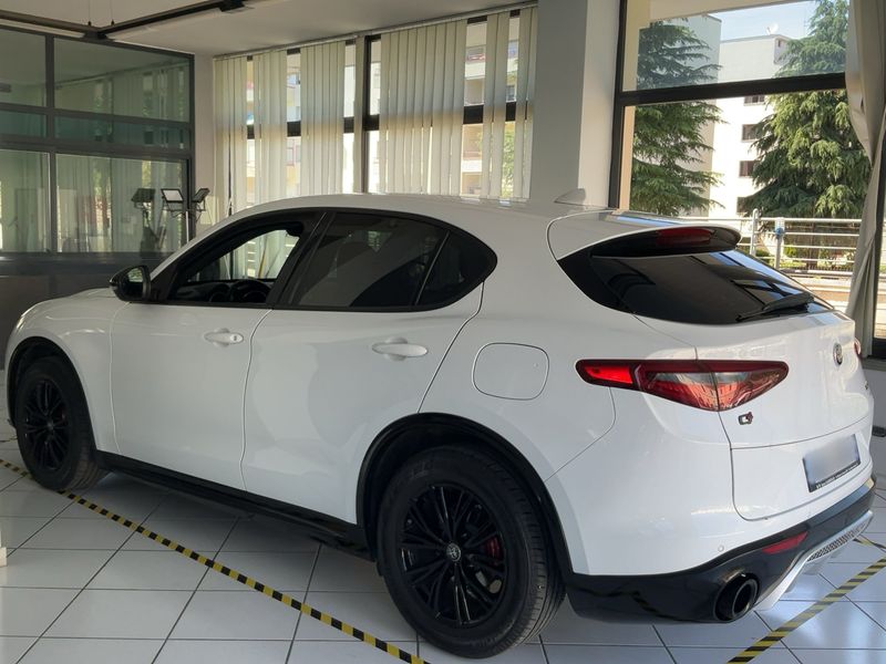 Alfa Romeo Stelvio 2.2 JTDM Super Business Q4 — zdjęcie 3