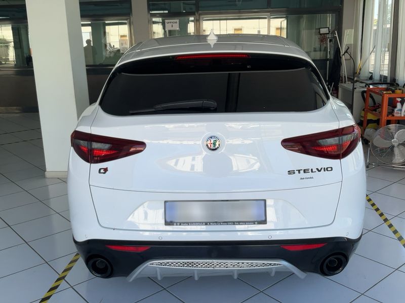 Alfa Romeo Stelvio 2.2 JTDM Super Business Q4 — zdjęcie 5