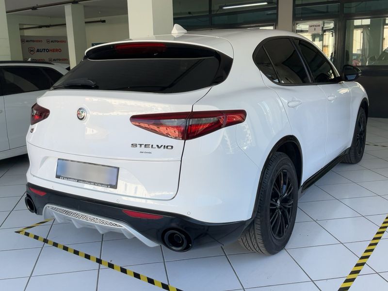 Alfa Romeo Stelvio 2.2 JTDM Super Business Q4 — zdjęcie 6