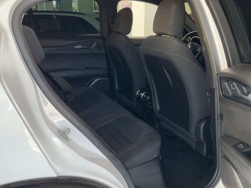Alfa Romeo Stelvio 2.2 JTDM Super Business Q4 — zdjęcie 14
