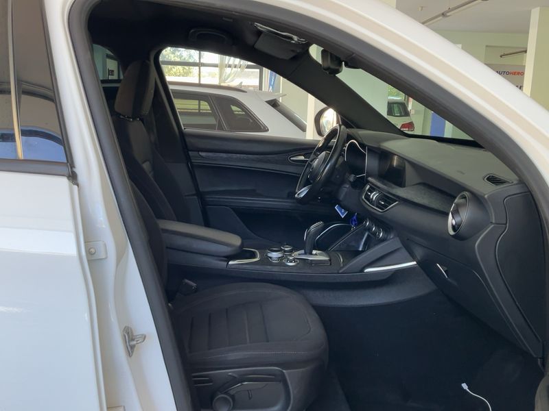 Alfa Romeo Stelvio 2.2 JTDM Super Business Q4 — zdjęcie 11