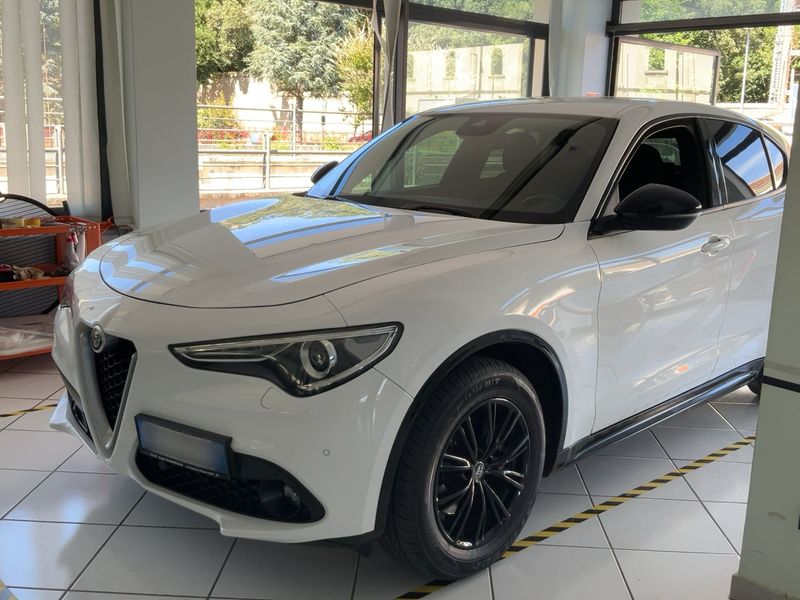 Alfa Romeo Stelvio 2.2 JTDM Super Business Q4 — zdjęcie 2