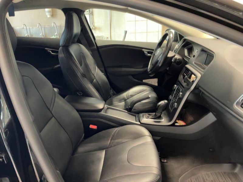 Volvo V40 2.0 D2 Kinetic — zdjęcie 11
