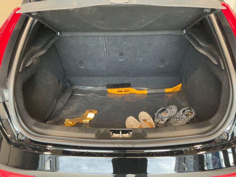 Volvo V40 2.0 D2 Kinetic — zdjęcie 10