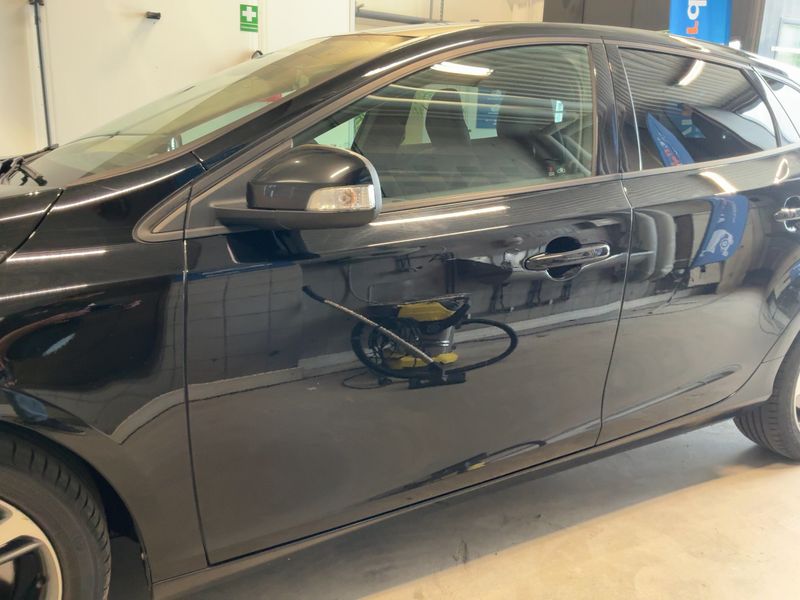 Volvo V40 2.0 D2 Kinetic — zdjęcie 4