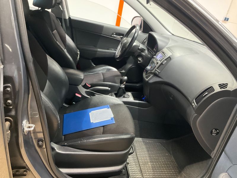 Hyundai i30 1.6 CRDi Edition 20 — zdjęcie 3